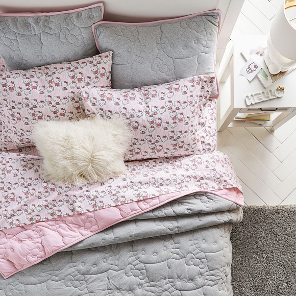 Pottery Barn Bedding Pottery Barn Hello Kitty Twin Quilt Comforter